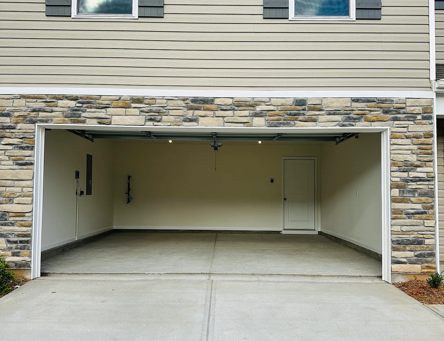 3 bed, 2.5 bath, 1767 sqft, $1,950 — Photo 3