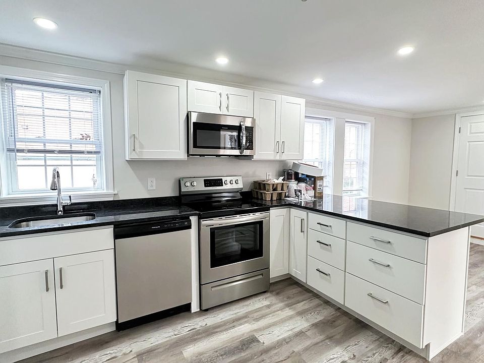 1st image of 125 Commercial St #125R