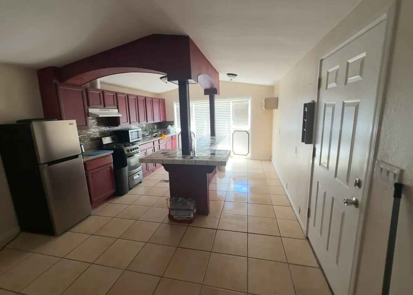 3 bed, $1,200 — Photo 1