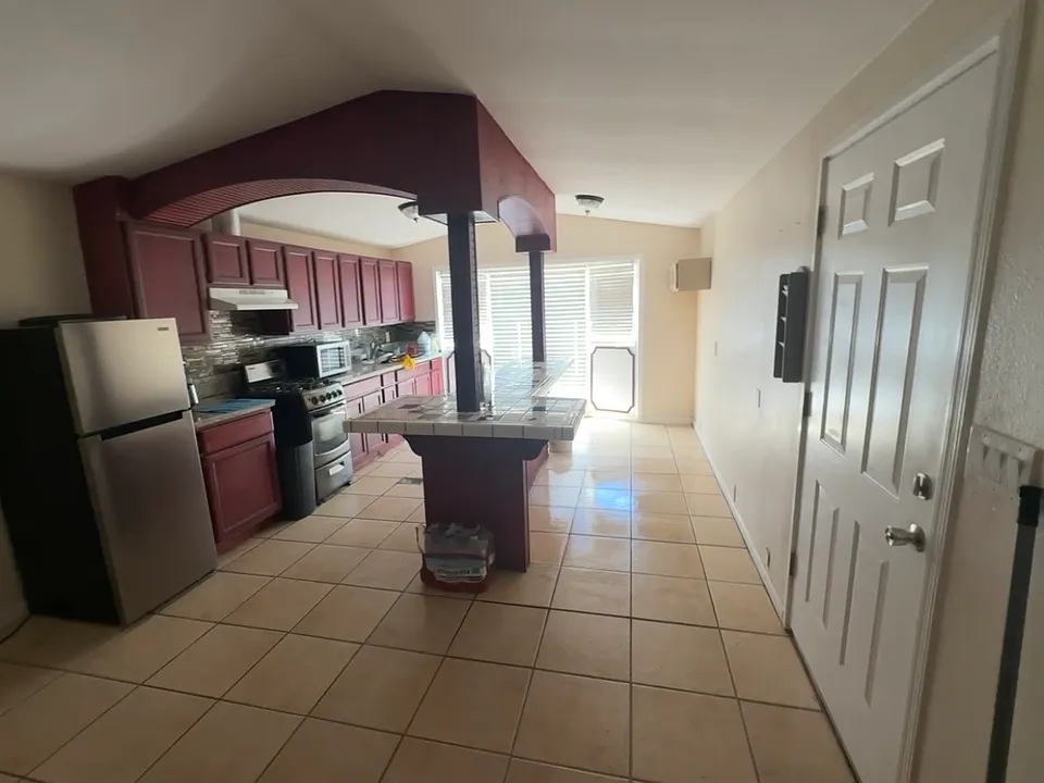 2009 E Maverick Dr