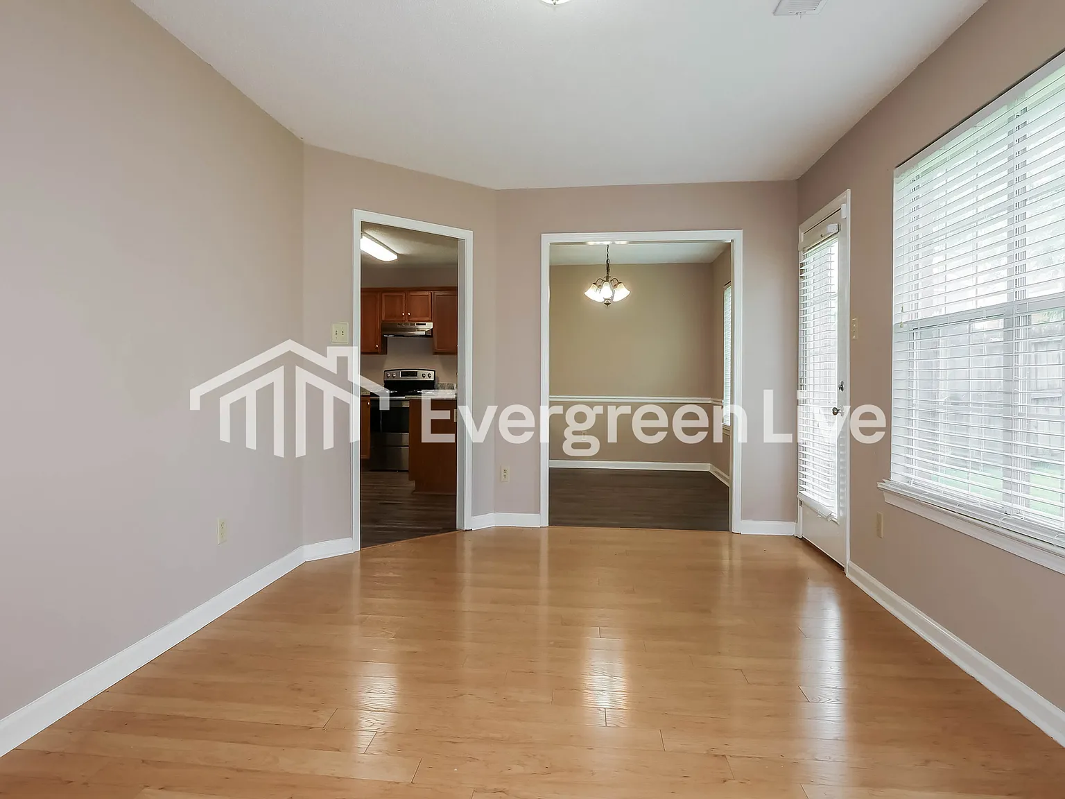 3 bed, 2.0 bath, 1300 sqft, $1,395 — Photo 3