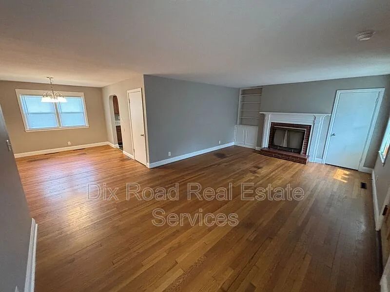 4 bed, 2.5 bath, 2050 sqft, $2,345 — Photo 4