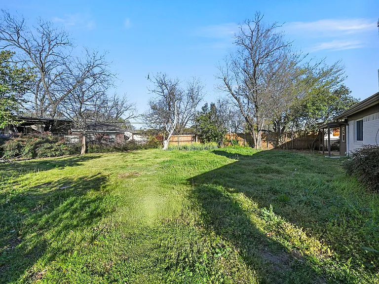 5421 Greenwood Way — Photo 3
