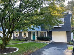 136 Shadow Ridge Rd, Stamford, CT 06905