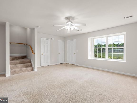 5th image of 327 Ellery Ct