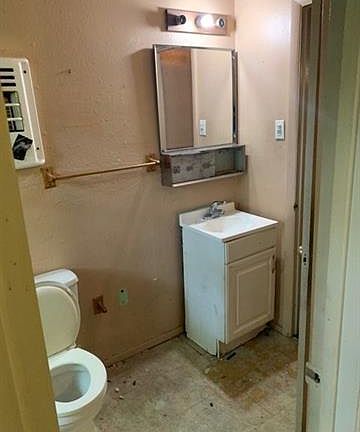 4th image of 409 E Cober St