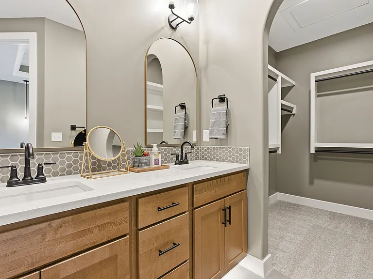 2138 E Beaumont St — Photo 24