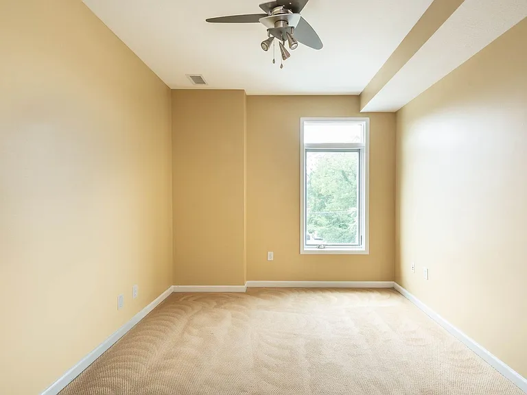 422 E Kirkwood Ave — Photo 24