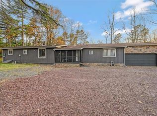 6 Hickory Rd, Lake Harmony, PA 18624