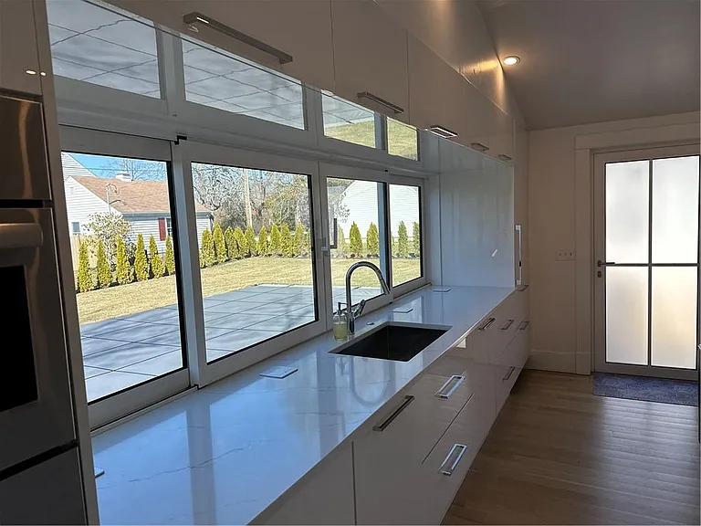 76 Memorial Blvd #REAR — Photo 4