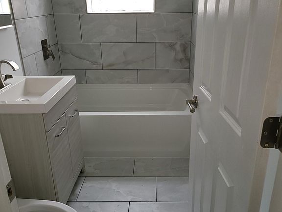 5th image of 172 W Golfview Dr