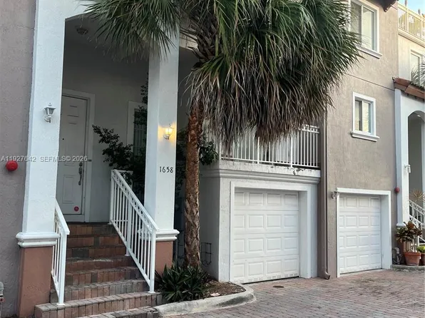 1658 Hayes St, Hollywood, FL 33020