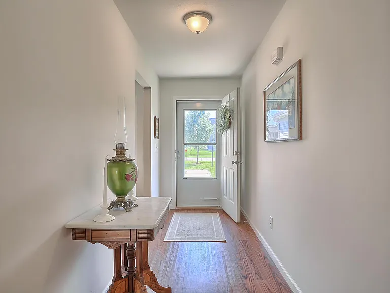 1213 Roberto Rd — Photo 6