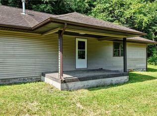 6716 Tracy Rd SE, Uhrichsville, OH 44683