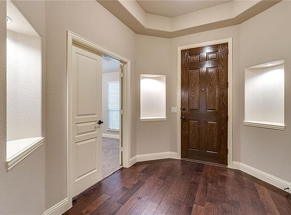 5th image of 1004 Tarragon Dr
