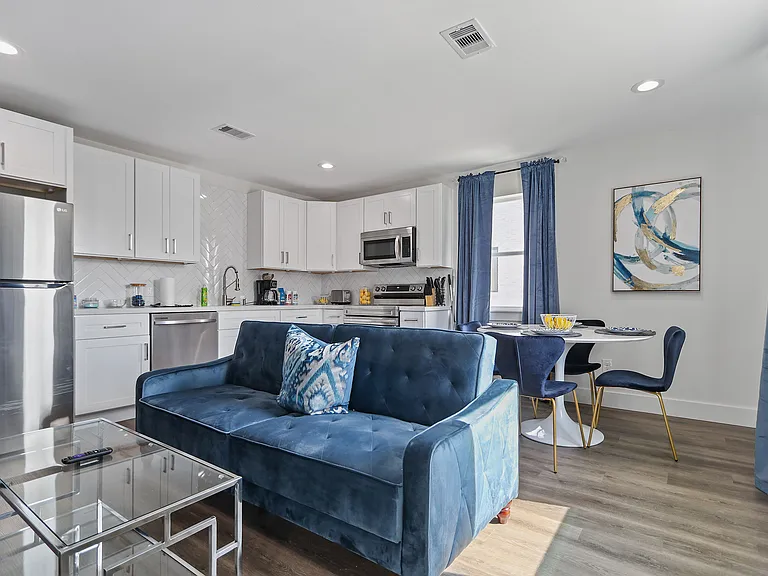 2615 Rosewood St — Photo 17