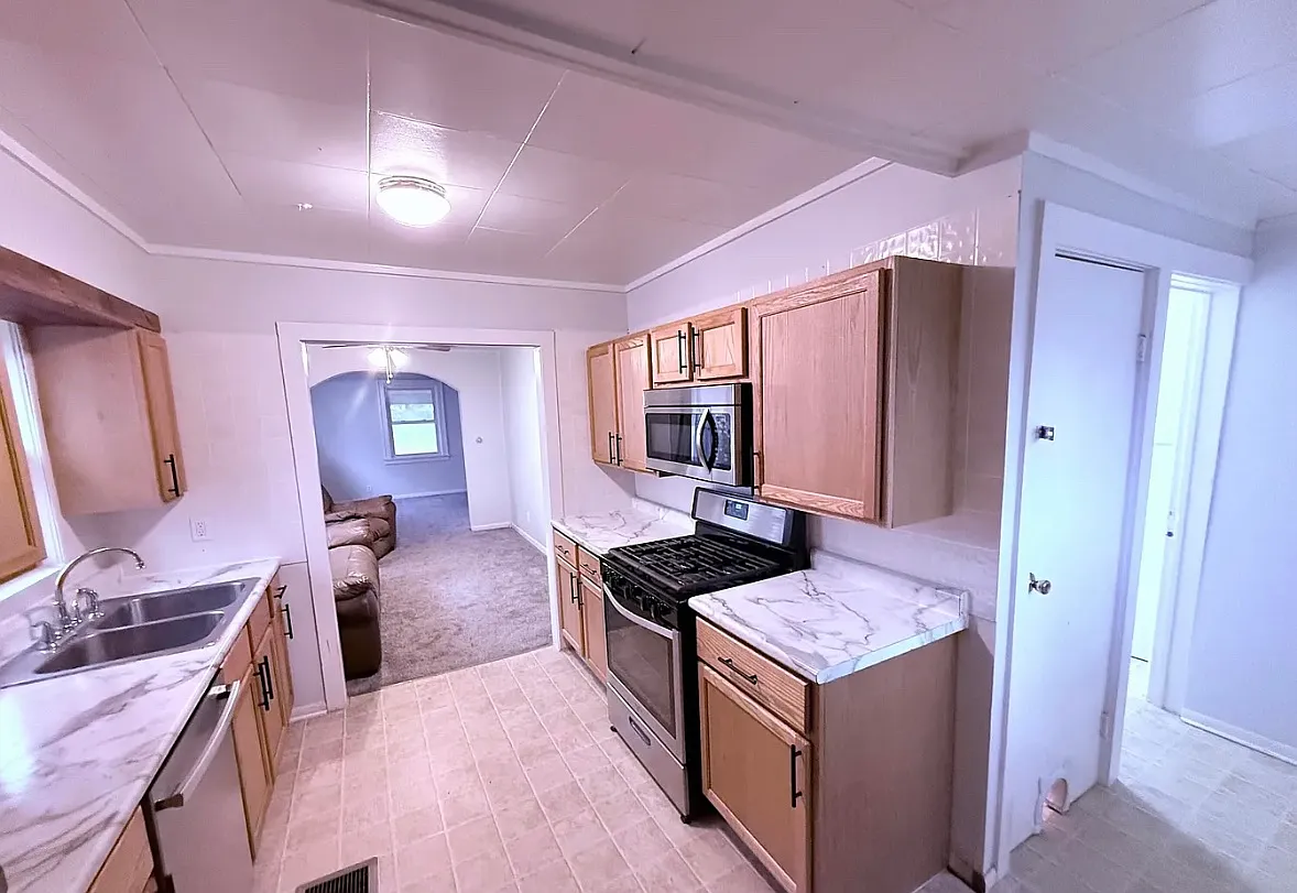2 bed, 640 sqft, $1,250 — Photo 2
