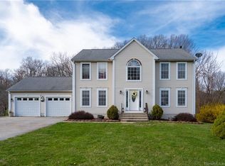 7 Hunters Run, Oakdale, CT 06370
