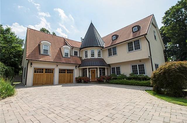 1st image of 5 Barnes Ln
