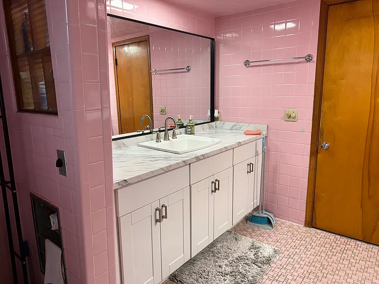 8565 Potomac Ave — Photo 3