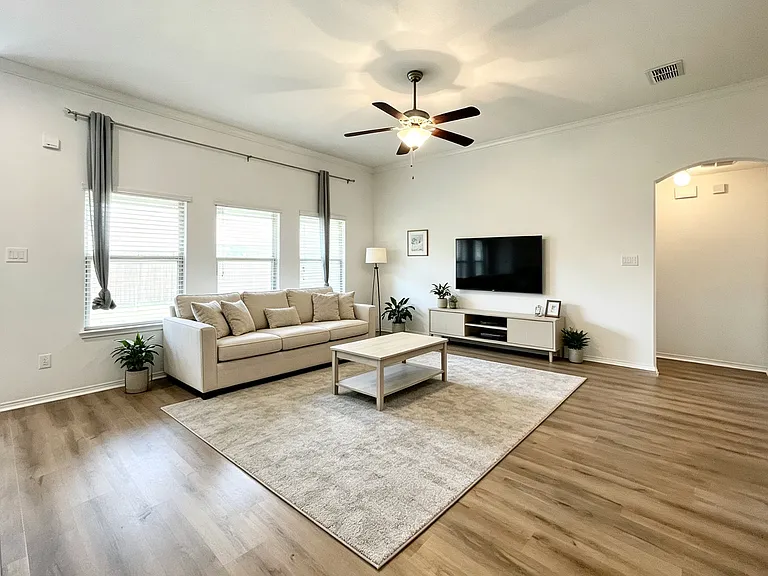 11505 Aquilla Dr — Photo 6