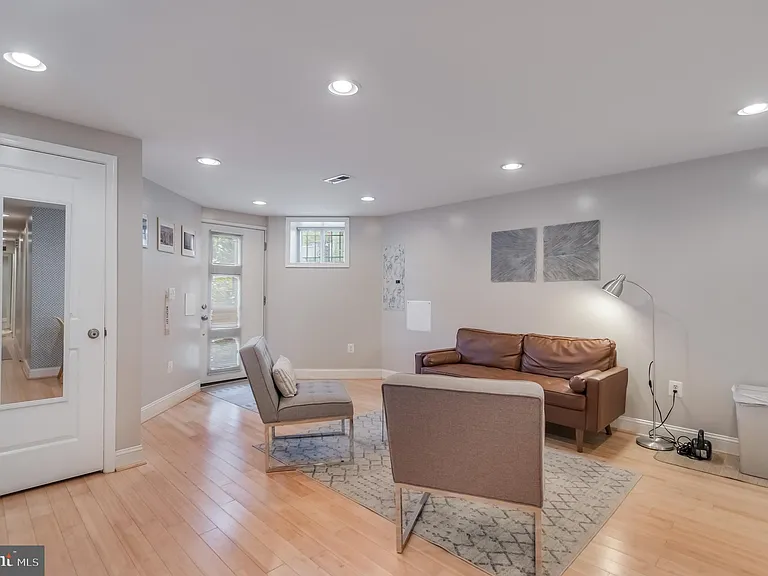 26 T St NE #A — Photo 7