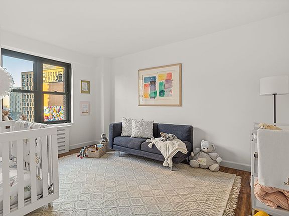 5th image of 383 Grand St Unit K807