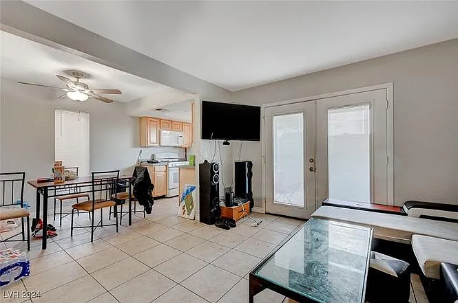 1440 Vegas Valley Dr #9 — Photo 4