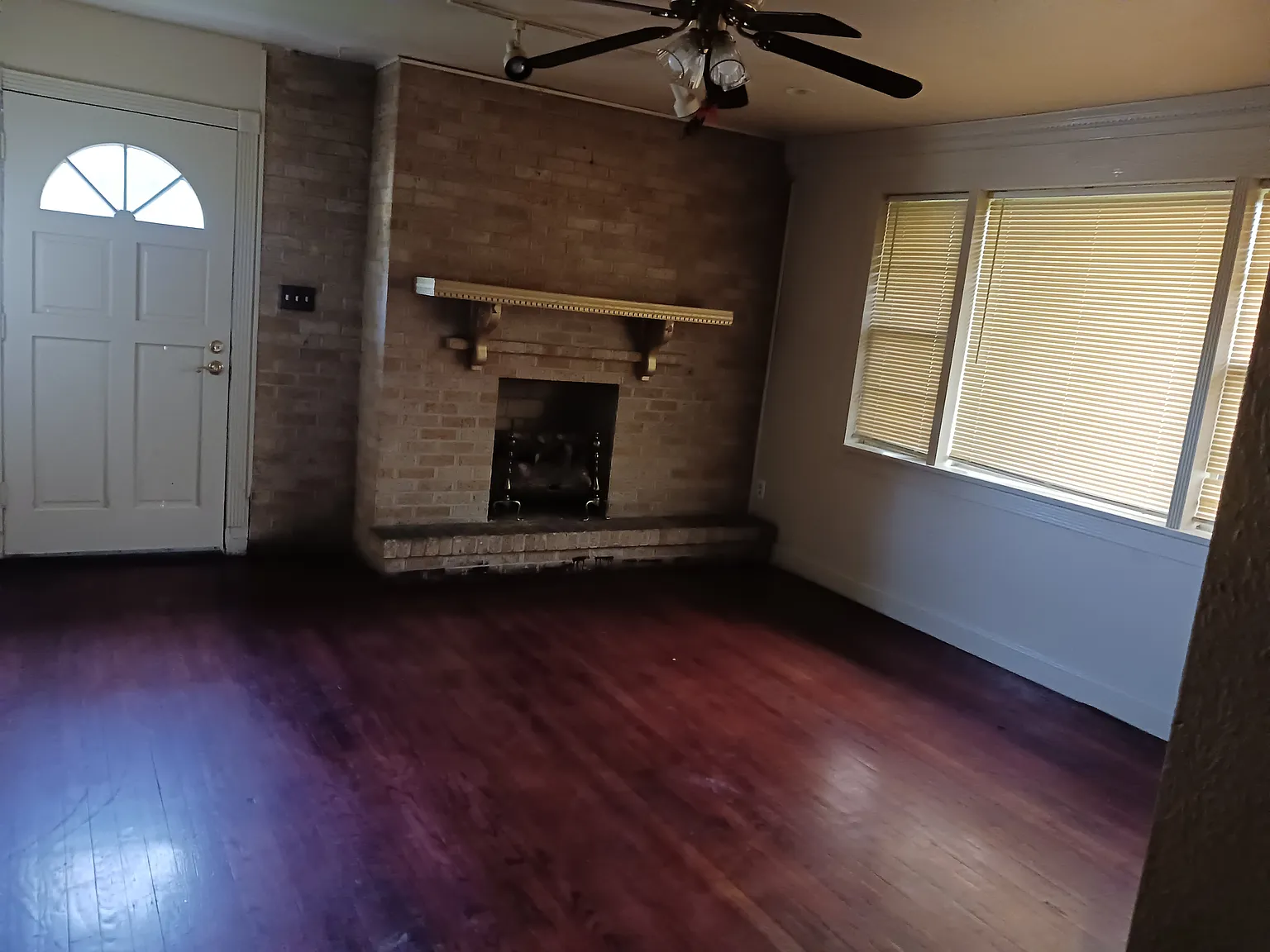 3 bed, 2.0 bath, 1500 sqft, $1,100 — Photo 2