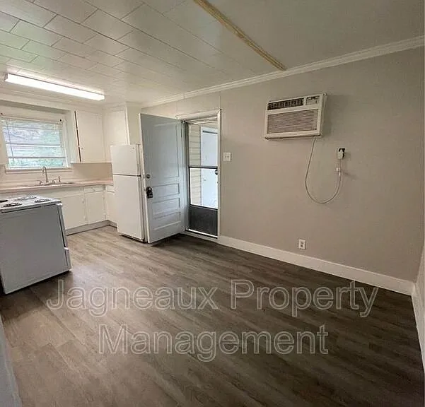 1205 Sunset Dr — Photo 2