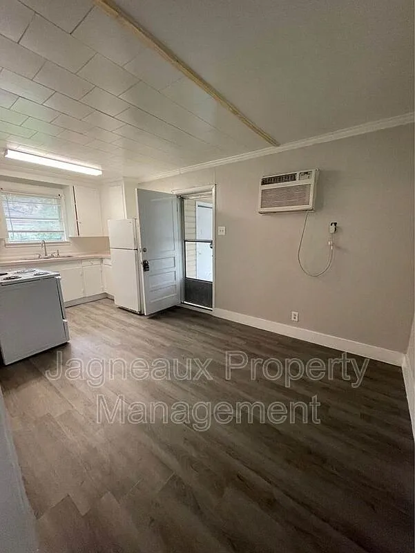 Building Photo - 1205 Sunset Dr