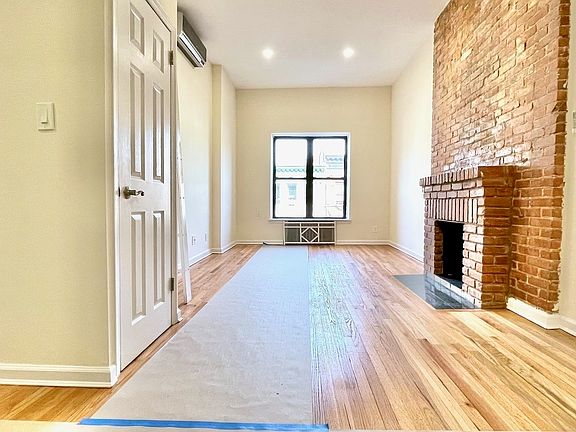 4th image of 124 W 75th St Penthouse A