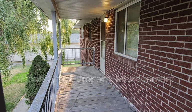 2136 Saint Clair Rd — Photo 10