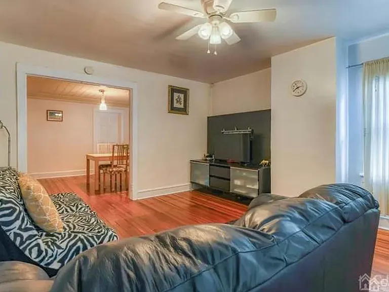 71 Ford Ave — Photo 4
