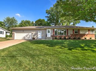 630 Summerset Dr, Jenison, MI 49428