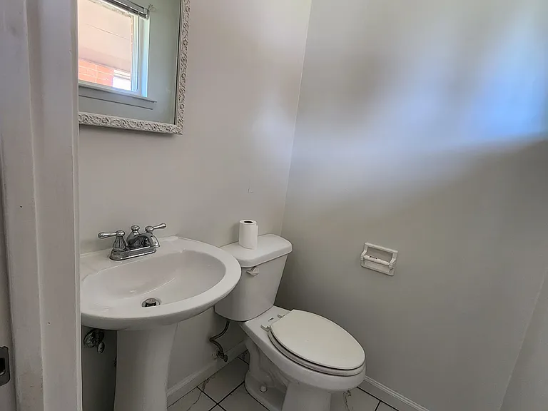 1112 N Hickory Ave — Photo 9