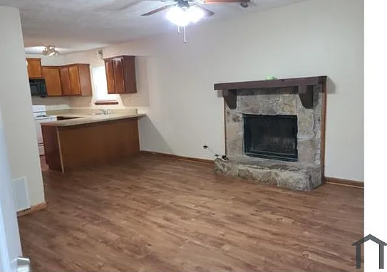 3 bed, 1300 sqft, $1,875 — Photo 3
