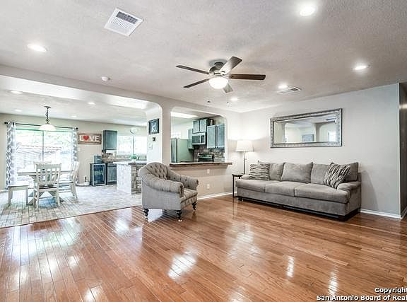 3rd image of 2609 Ashley Oak Dr