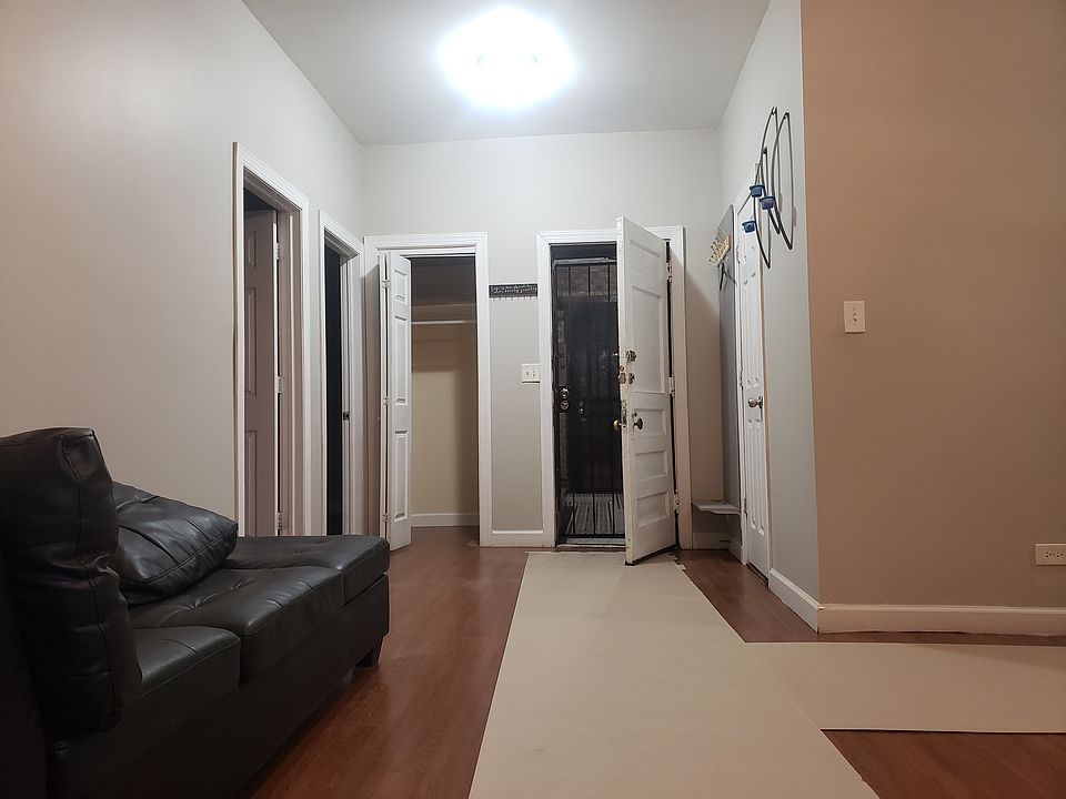 1st image of 822 E Hyde Park Blvd Unit 1