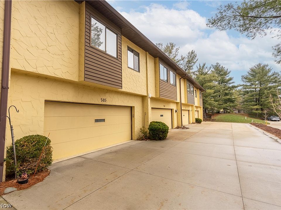 1st image of 585 Hampton Ridge Dr