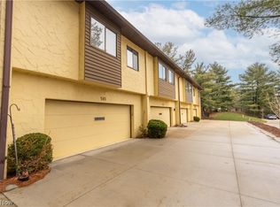 585 Hampton Ridge Dr, Akron, OH 44313