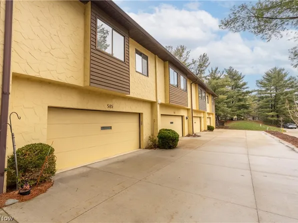 585 Hampton Ridge Dr, Akron, OH 44313