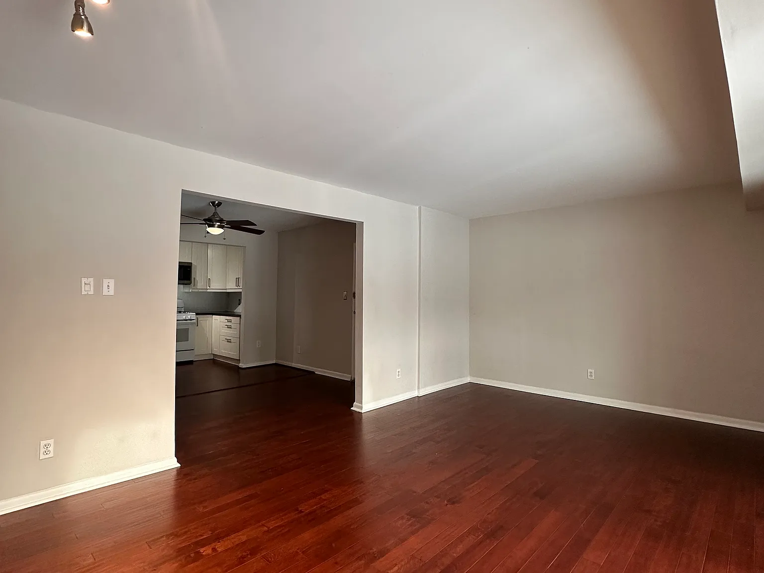 2 bed, 998 sqft, $2,350 — Photo 3