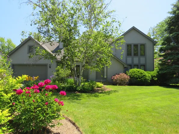 914 Atkinson Rd, Lake Bluff, IL 60044