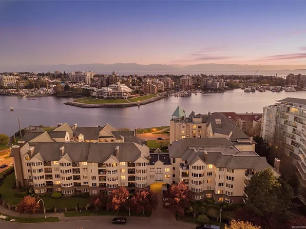 50 Songhees Rd #409, Victoria, BC V9A 7J4
