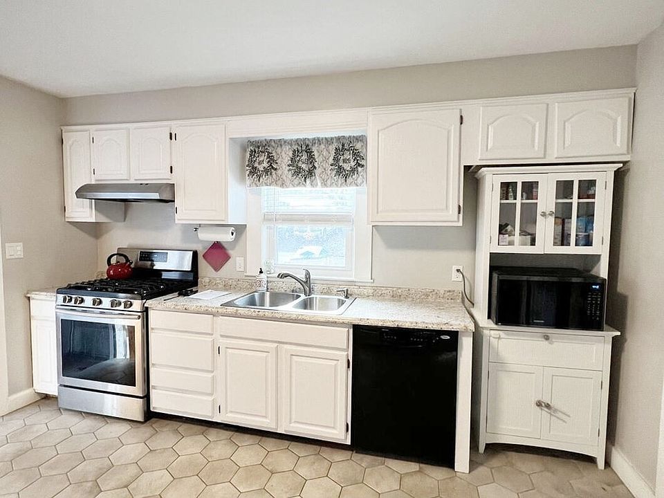 763 Read St, Somerset, MA 02726 Zillow