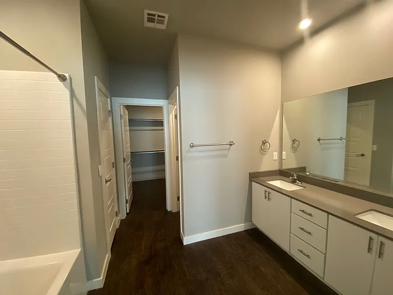 17612 Hampton Park Dr #B — Photo 19