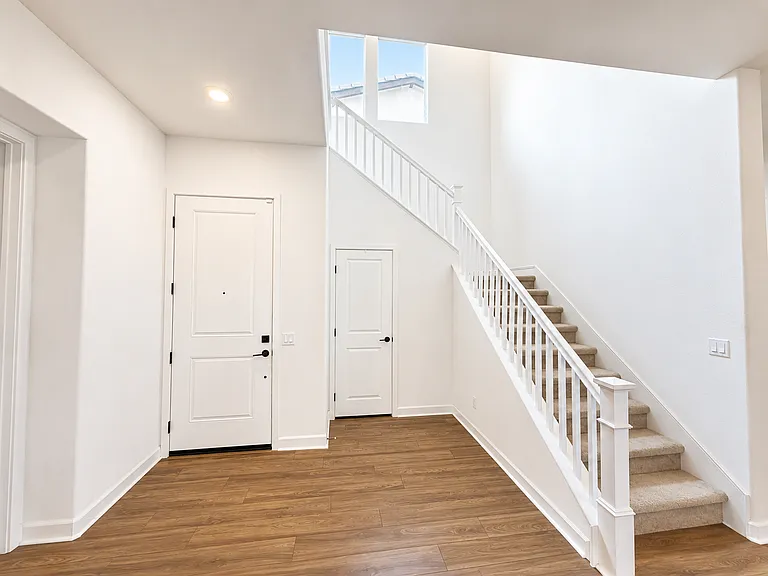 586 Gateway Ln — Photo 7