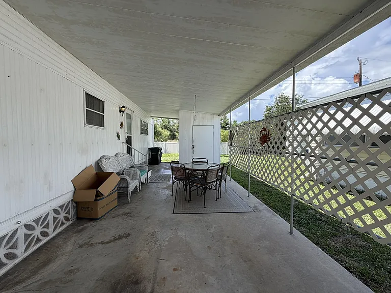 4 7th St W — Photo 16