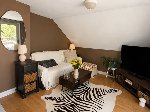 29 Eton Ave, Warwick, RI 02889